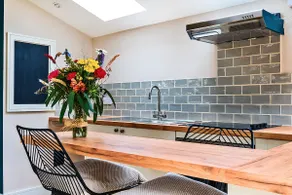 Cottage in the heart of award-winning English village - Image 4