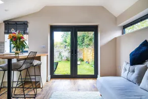 Cottage in the heart of award-winning English village - Image 3