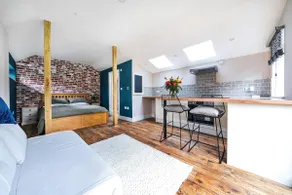 Cottage in the heart of award-winning English village - Image 5