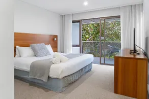 3BDRM Coastal Oasis in Magenta - Image 4
