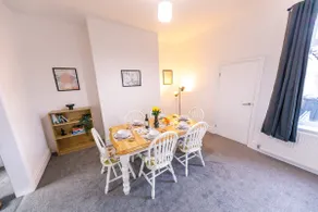 Contractor Stay! Huge 5Bed2Bath & Secure Parking - Image 3