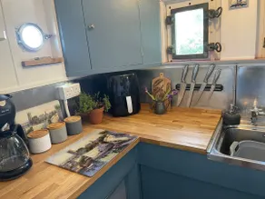 Ship Ashore, quirky cabin with Twin beds - Image 5