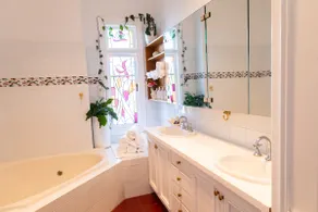 Coastal Cottage Retreat - Image 4