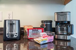 Cozy Studio Loft| Soda Pop District| Walk Downtown - Image 5