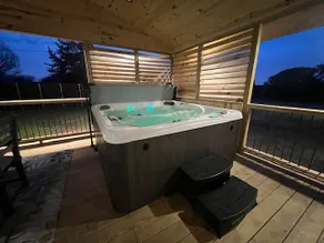 Emma's Place (Hot tub/ Back Porch) - Image 3