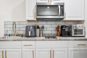 Chic 1-Bedroom Retreat - Phoenix - Image 3