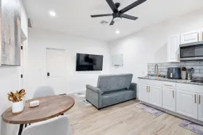 Chic 1-Bedroom Retreat - Phoenix - Image 2