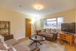 Wootton 2-Bedroom Bungalow - Image 2