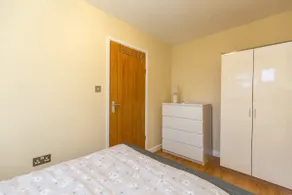 Wootton 2-Bedroom Bungalow - Image 5