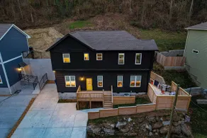 Luxury 4BR Retreat | Minutes to Downtown - Image 3