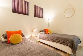 Chic Laneway Apartment on Famous Degraves Street - Image 4