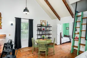 Honeysuckle House - Image 4