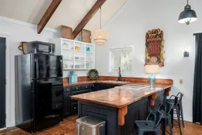 Honeysuckle House - Image 5