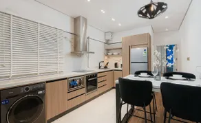 Al Mughrizat Apartment with Workspace WiFi - Image 3