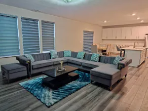 5 bedroom and 4.5 bathroom - Image 2