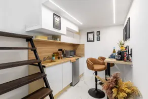 Charming Downtown 41Hideout, FREE parking, AC - Image 5