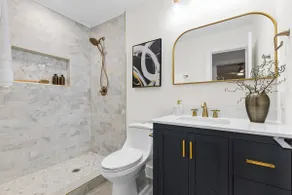 Modern 4 Bed in Quail Hollow - Image 4