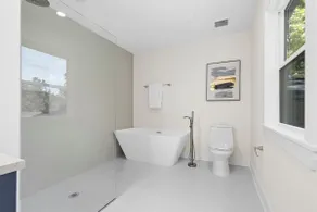 Modern 4 Bed in Quail Hollow - Image 5