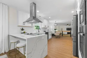 Modern 4 Bed in Quail Hollow - Image 3