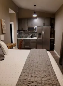 Stay in The District at Comfort Studio (Sleeps 2) - Image 2