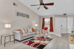 Rose's Lakeview - Image 2