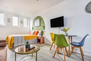 Stylish Studio Apartment - Image 2