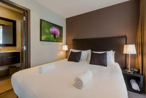 Queenstown Village Apartments - Image 4