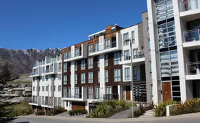 Queenstown Village Apartments - Image 3