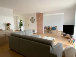 Comfortable house with remote working space - Image 2