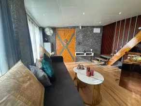 Slice of Heaven - In the heart of Queen of Hills - Image 2