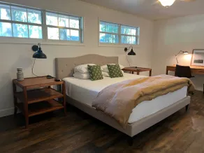 The Cozy Lakeside Cabin - Image 4