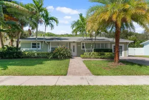 Charming 4BR Beach Bungalow - Image 2