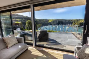 Harbour Edge, stylish waterside home - Image 4
