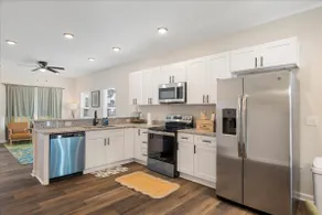 Burlington Farmhouse Charm: Hosts up to 8 Guests - Image 4