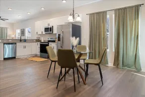 Burlington Farmhouse Charm: Hosts up to 8 Guests - Image 3