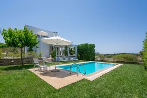 Enjoy relaxation with private pool & sea view - Image 3