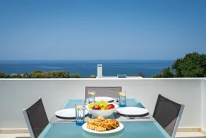 Enjoy relaxation with private pool & sea view - Image 5
