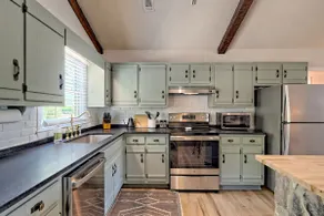 Hilltop Cottage with Hot Tub in Sky Valley, Ga - Image 4