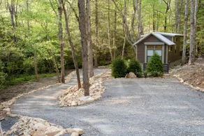 Creekside Hideaway - Peaceful tiny home w/ privacy - Image 5