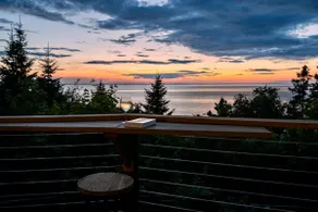Cliffside House – Near Bic Park - Image 2