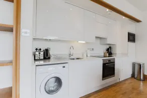 London Bridge Executive One Bed Apartment - Image 5