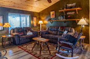 Tranquil Quiet Get-Away Cabin - Image 3