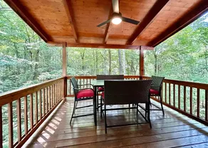 Lakeside Lodge Cabin - Image 3