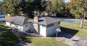 Houghton Lake Home w/ Pickleball & Tennis Courts - Image 4