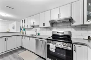 Lake Haven: Luxe Modern Apt 4B/2B Waterfront Home! - Image 3