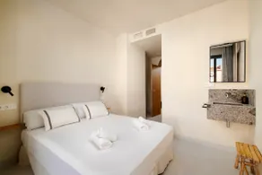 Enjoy Prime Location Flat/Quiet. - Image 5