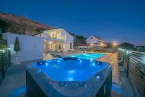Villa Magnolia I Heated Pool & Hot Tub near Omiš, 10 Guests - Image 4