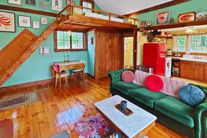 Bright & Cheerful Woodstock Cottage - Image 2