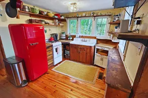 Bright & Cheerful Woodstock Cottage - Image 4