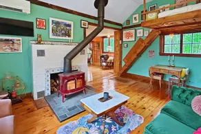 Bright & Cheerful Woodstock Cottage - Image 3